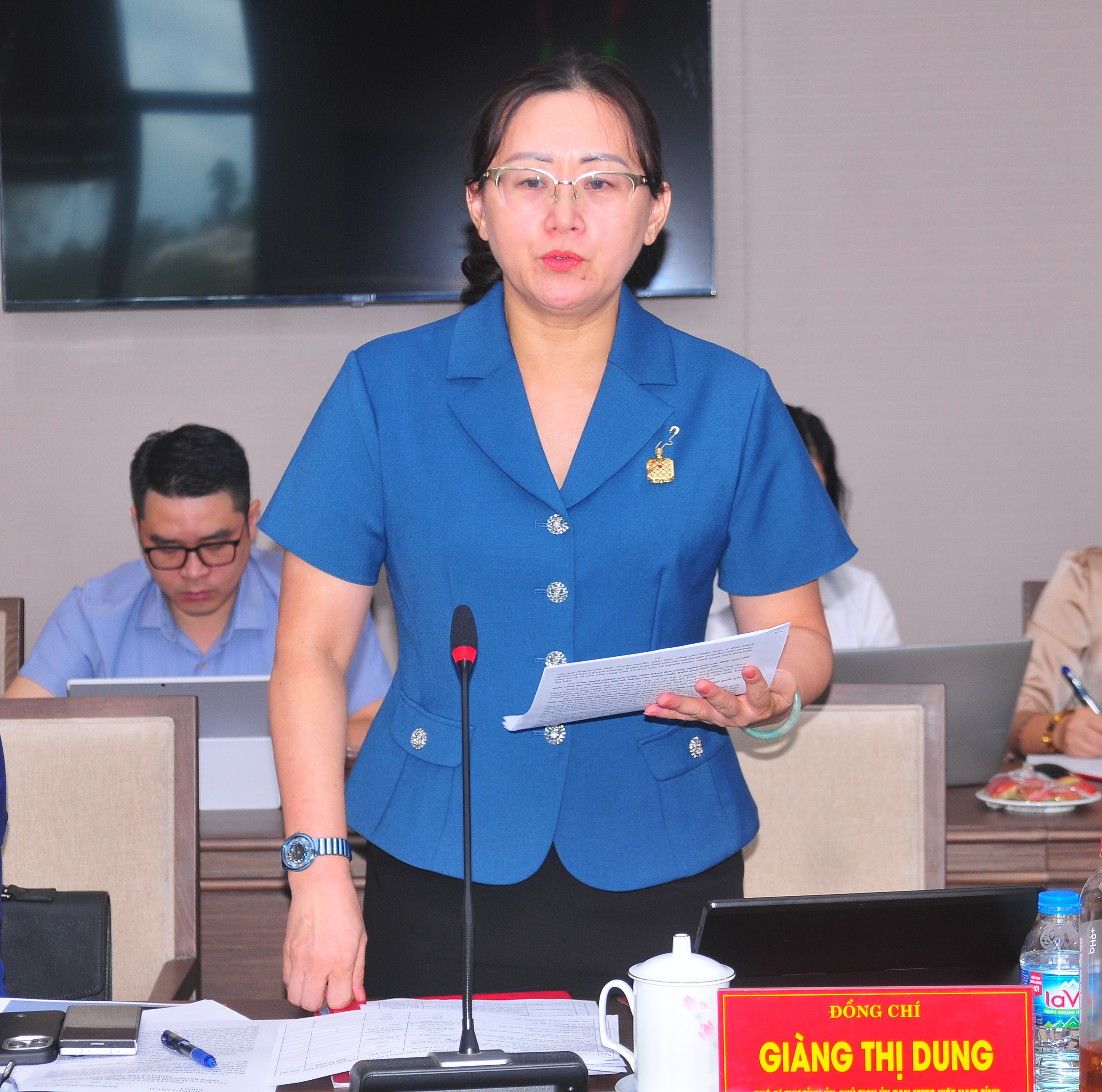 Đồng chí Giàng Thị Dung, Phó Bí thư Tỉnh ủy, Chủ tịch Ủy ban MTTQ Việt Nam tỉnh phát biểu tại hội nghị. duc-1866.jpg
