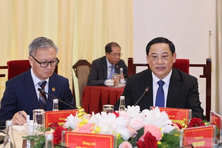 Thủ tướng Lào Sonexay Siphandone phát biểu tại cuộc gặp.