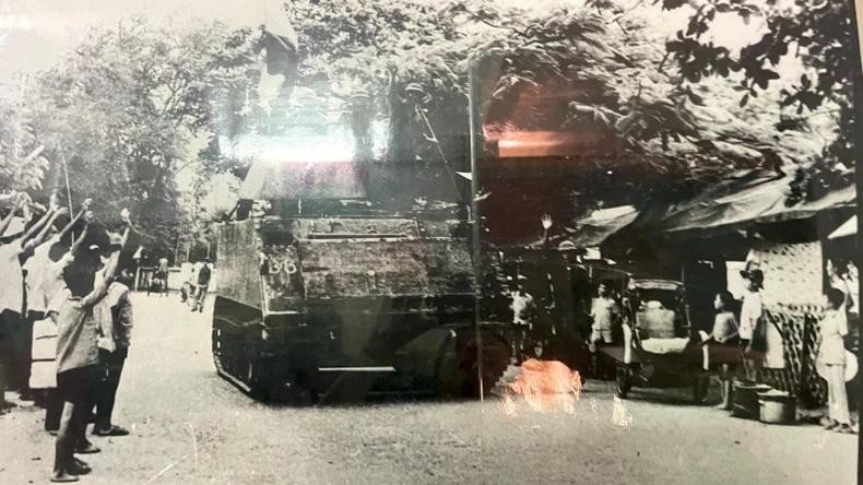 Quân ta và nhân dân Bình Thuận nô nức xuống đường mừng giải phóng quê hương 19/4/1975. Quân ta và nhân dân Bình Thuận nô nức xuống đường mừng giải phóng quê hương 19/4/1975.