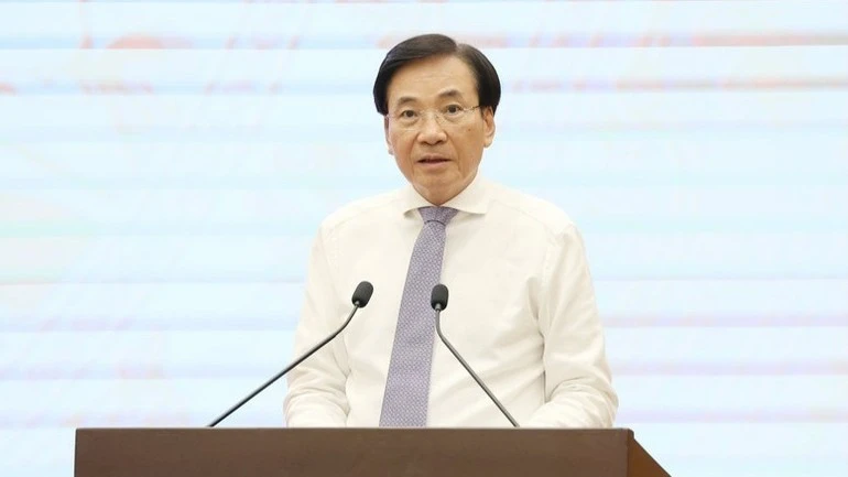 Bộ trưởng, Chủ nhiệm Văn phòng Chính phủ Trần Văn Sơn phát biểu ý kiến tại họp báo.