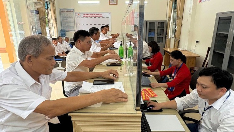 Sau một tháng triển khai, hiện mô hình chính quyền địa phương hai cấp cơ bản vận hành ổn định, hiệu quả. Sau một tháng triển khai, hiện mô hình chính quyền địa phương hai cấp cơ bản vận hành ổn định, hiệu quả.