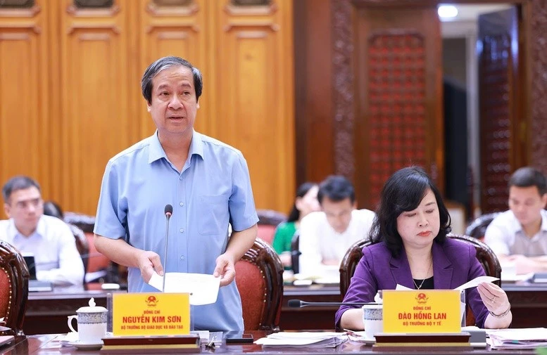 Bộ trưởng Bộ Giáo dục và Đào tạo Nguyễn Kim Sơn Sơn phát biểu tại buổi làm việc.