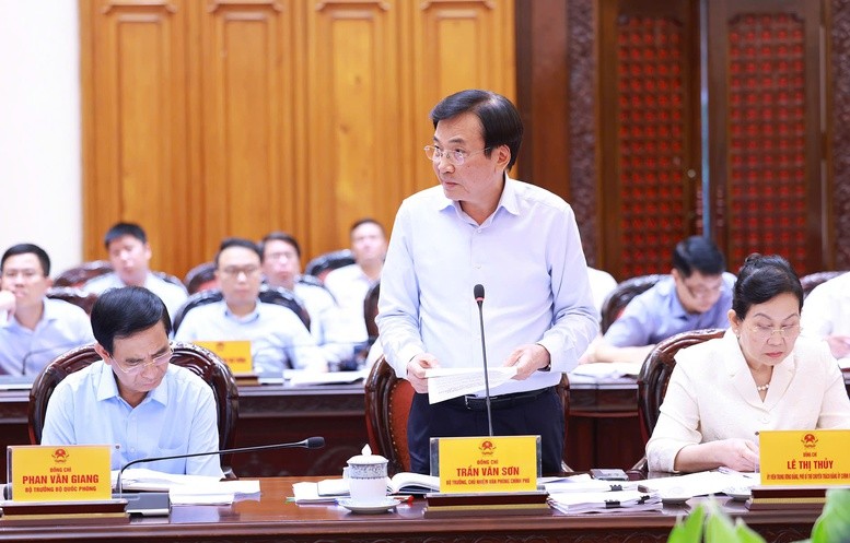 Bộ trưởng, Chủ nhiệm Văn phòng Chính phủ Trần Văn Sơn phát biểu tại buổi làm việc. Bộ trưởng, Chủ nhiệm Văn phòng Chính phủ Trần Văn Sơn phát biểu tại buổi làm việc.