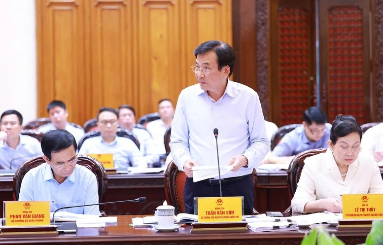 Bộ trưởng, Chủ nhiệm Văn phòng Chính phủ Trần Văn Sơn phát biểu tại buổi làm việc.