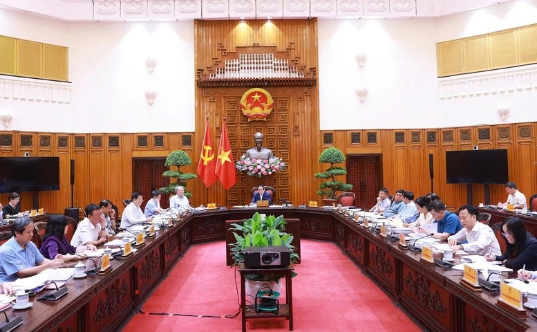 Thủ tướng nhấn mạnh phải có giải pháp tăng cường hợp tác công tư cho cả 2 lĩnh vực giáo dục, đào tạo và y tế.