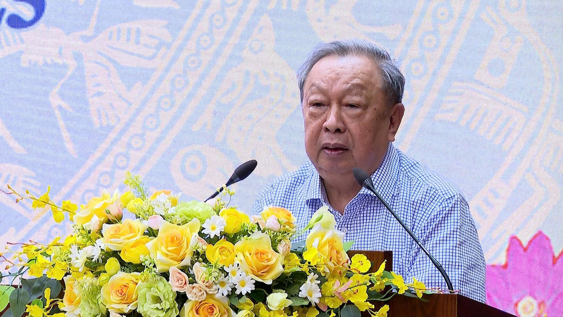 Đồng chí Nguyễn Văn Ý, nguyên Bí thư Tỉnh ủy Yên Bái phát biểu tại hội nghị. bac-y.jpg