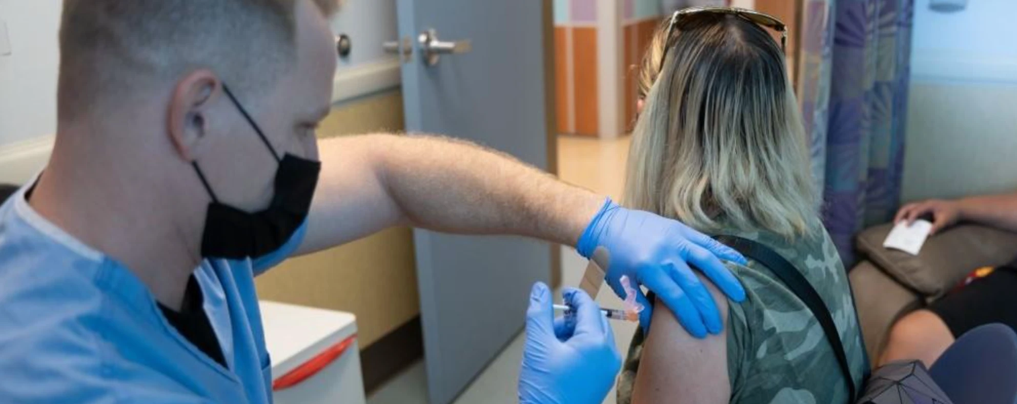 Vaccine hiện hành vẫn giúp bảo vệ người bệnh trước biến thể BA.3.2