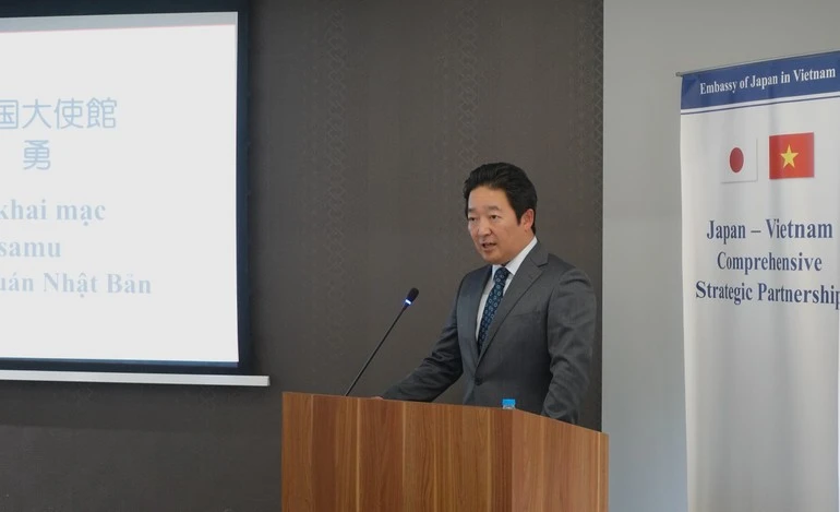 Phó Đại sứ Ishikawa Isamu phát biểu về hoạt động hợp tác nguồn nhân lực.