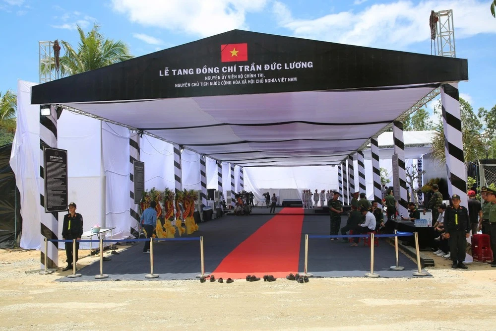 Nơi nguyên Chủ tịch nước Trần Đức Lương an nghỉ là núi Dông Bồ, thôn Diên Trường, xã Phổ Khánh, thị xã Đức Phổ, tỉnh Quảng Ngãi.