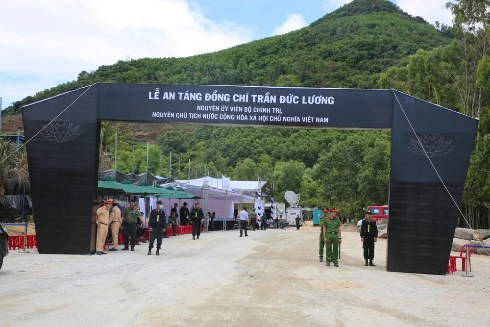 khu vực nơi tổ chức an táng nguyên Chủ tịch nước Trần Đức Lương.