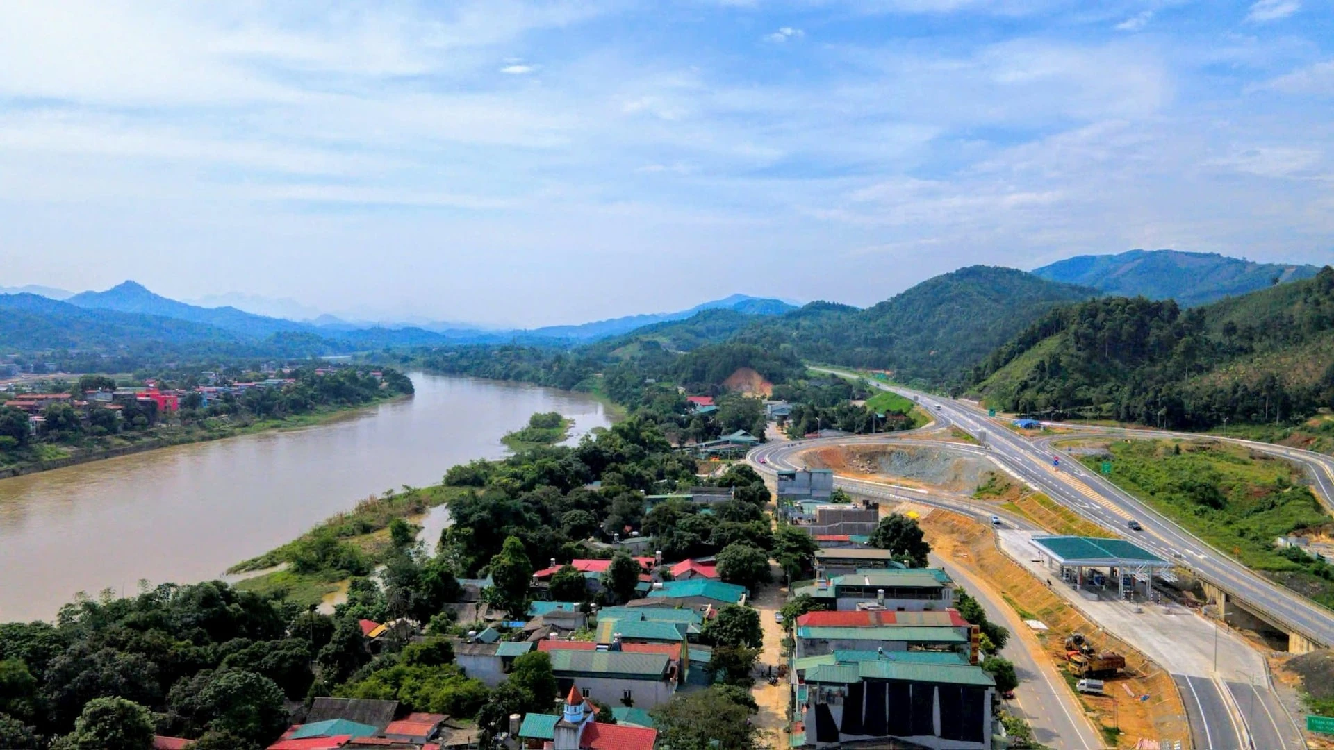 Sáp nhập tỉnh sẽ tạo thêm động lực để thúc đẩy thực hiện tốt các chiến lược phát triển theo quy hoạch tổng thể, quy hoạch vùng (Trong ảnh: Một góc tỉnh Lào Cai). Ảnh: Quang Vinh.