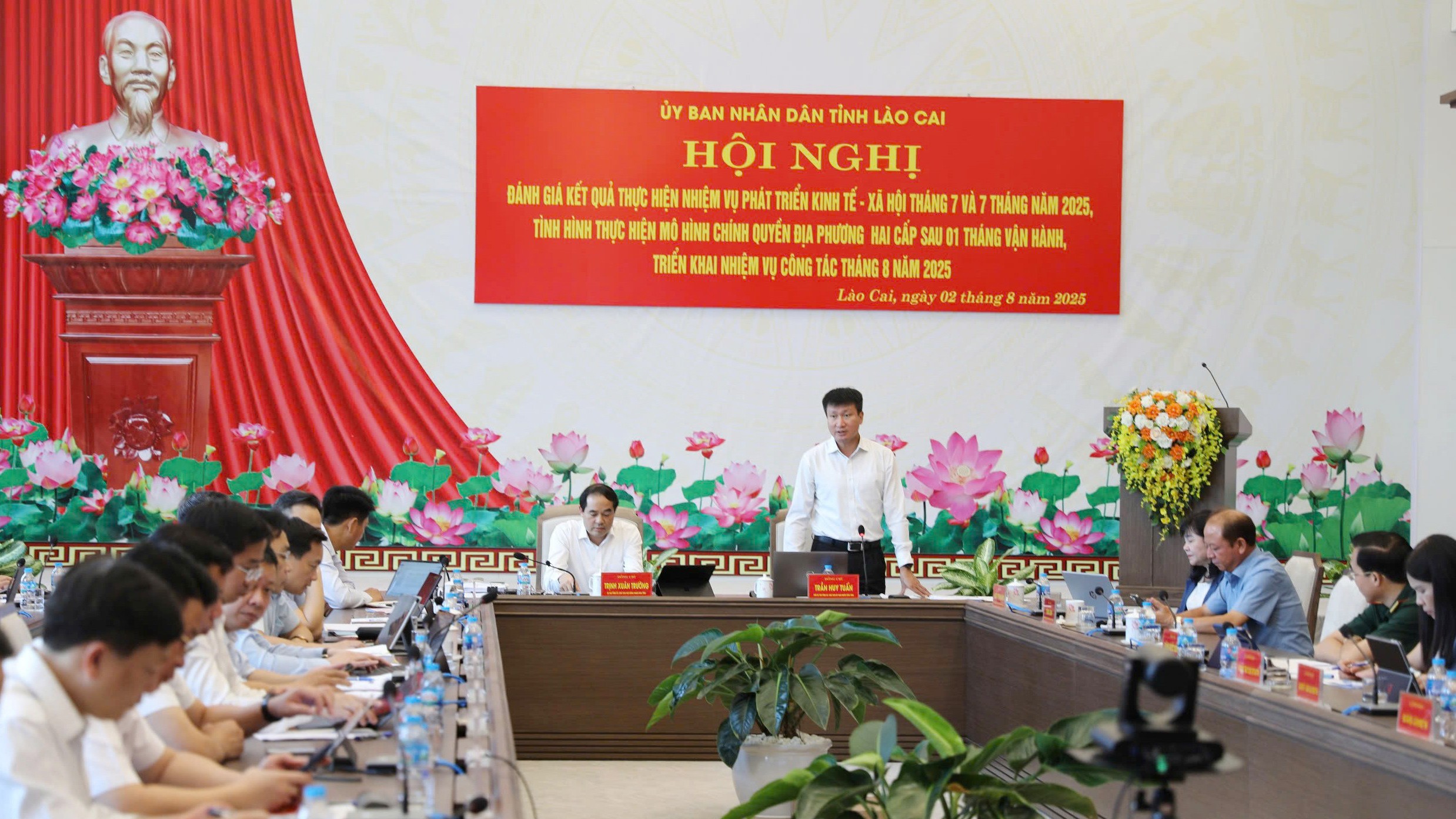 Phó Bí thư Tỉnh ủy, Chủ tịch UBND tỉnh Trần Huy Tuấn phát biểu kết luận tại hội nghị. anh-555.jpg
