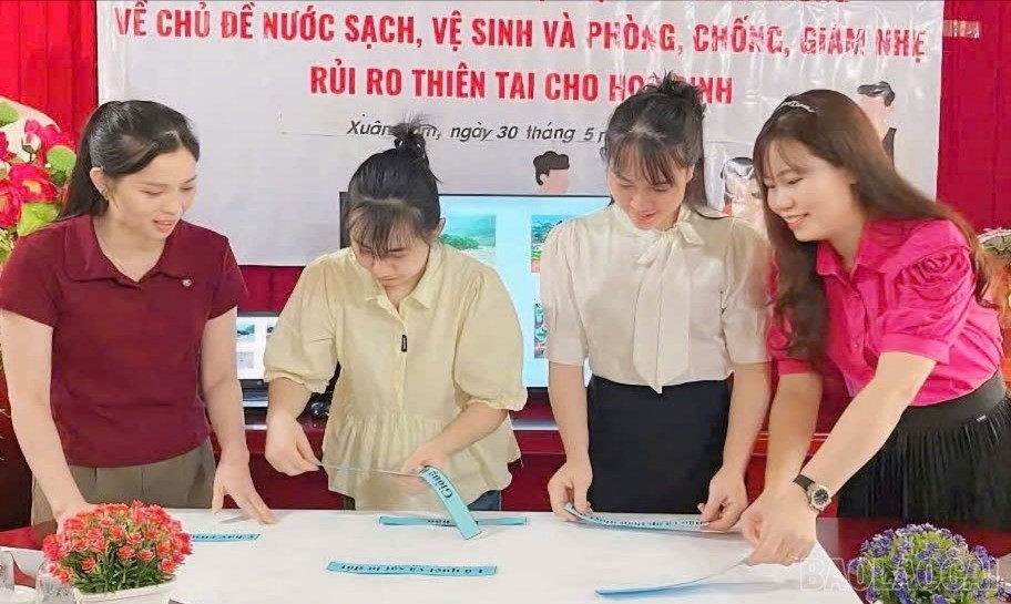 Giáo viên Trường Mầm non Xuân Tầm tập huấn kỹ năng truyền thông phòng tránh và giảm nhẹ rủi ro thiên tai. baolaocai-tr-z7092820022369-2475334b5d31f97aebe187c913dac37c.jpg
