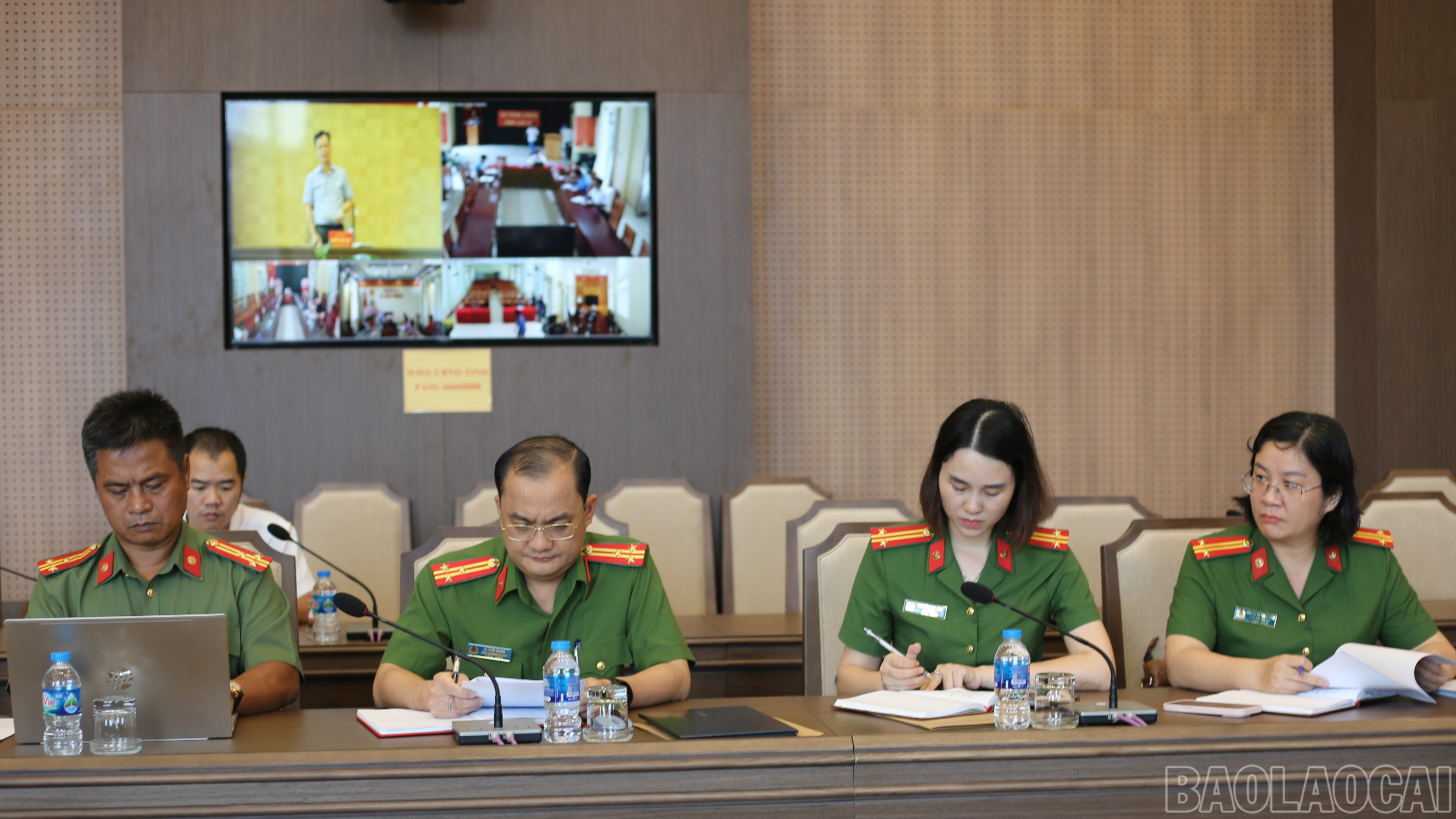 Các đại biểu dự cuộc họp. baolaocai-br_img-7573.jpg