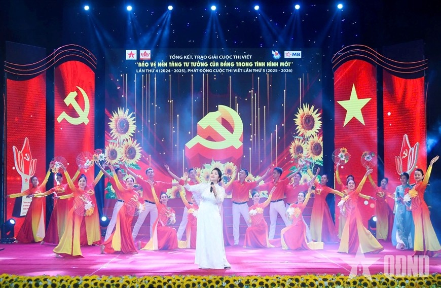 Chương trình nghệ thuật tại buổi tổng kết, trao giải Cuộc thi viết “Bảo vệ nền tảng tư tưởng của Đảng trong tình hình mới” lần thứ 4 (2024-2025) và phát động Cuộc thi viết lần thứ 5 (2025-2026) do Báo Quân đội nhân dân phối hợp tổ chức.