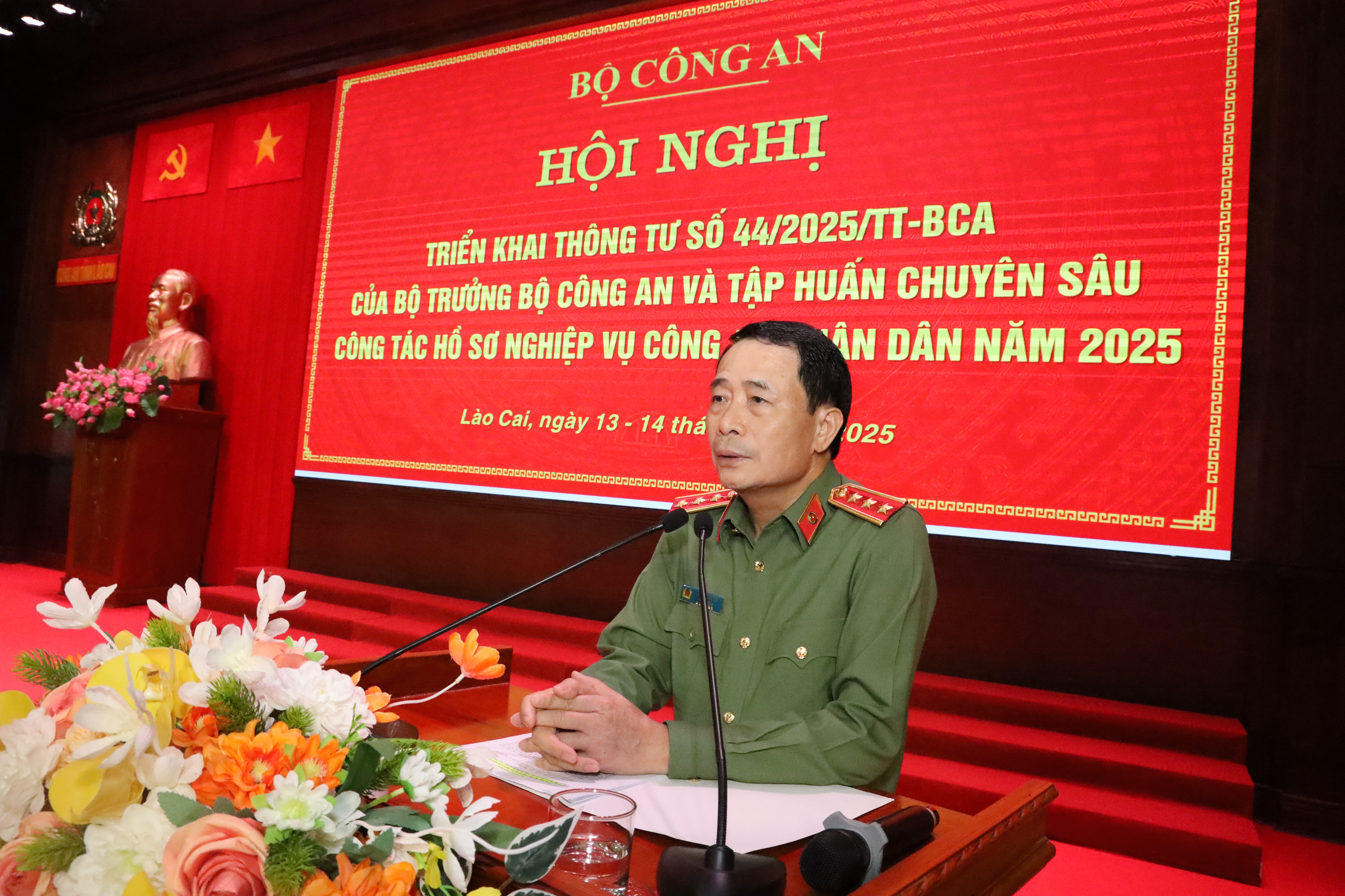 Đồng chí Thượng tướng Lê Quốc Hùng phát biểu tại hội nghị. 3-8155.jpg
