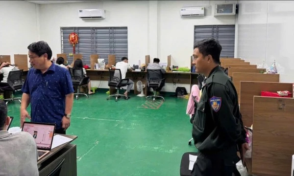 Cục Cảnh sát hình sự phối hợp với các đơn vị chức năng tổ chức khám xét các công ty do đối tượng Trần Quang Đạo điều hành lừa đảo chiếm đoạt tài sản của hàng trăm nghìn người trên địa bàn cả nước.