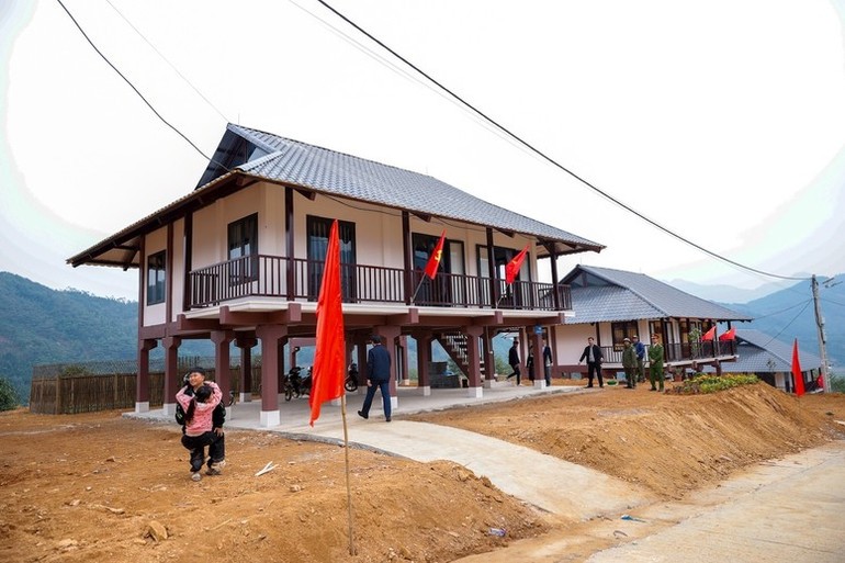 Những ngôi nhà mang đậm nét văn hóa bản địa gắn với kiến trúc nhà truyền thống của đồng bào các dân tộc. Những ngôi nhà mang đậm nét văn hóa bản địa gắn với kiến trúc nhà truyền thống của đồng bào các dân tộc.