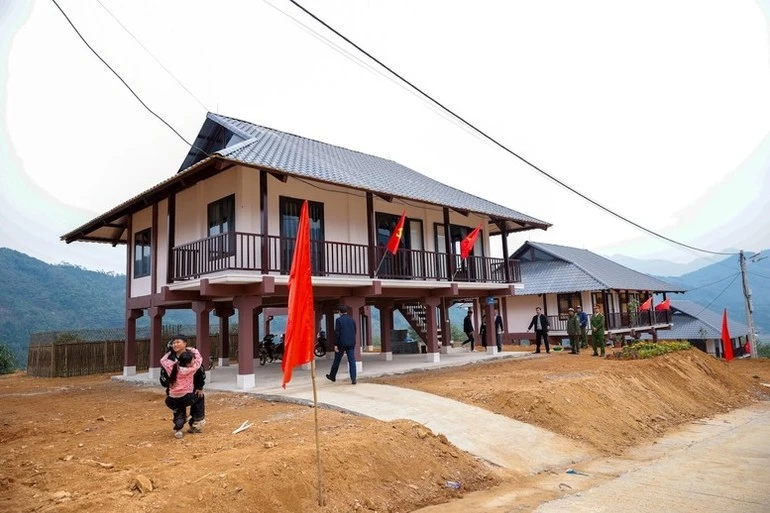 Những ngôi nhà mang đậm nét văn hóa bản địa gắn với kiến trúc nhà truyền thống của đồng bào các dân tộc.