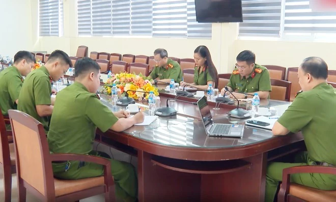 Ban chuyên án họp bàn phương án đánh án tại Campuchia.