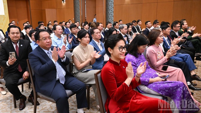 Đại diện lãnh đạo các doanh nghiệp tham dự hội nghị.