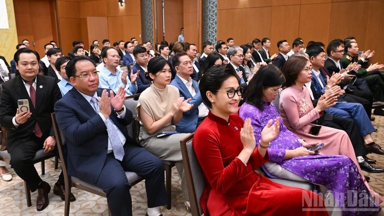 Đại diện lãnh đạo các doanh nghiệp tham dự hội nghị.