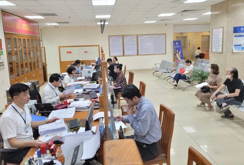 Tiếp tục đẩy mạnh phân cấp, phân quyền; phân định thẩm quyền trong các ngành, lĩnh vực. Tiếp tục đẩy mạnh phân cấp, phân quyền; phân định thẩm quyền trong các ngành, lĩnh vực.