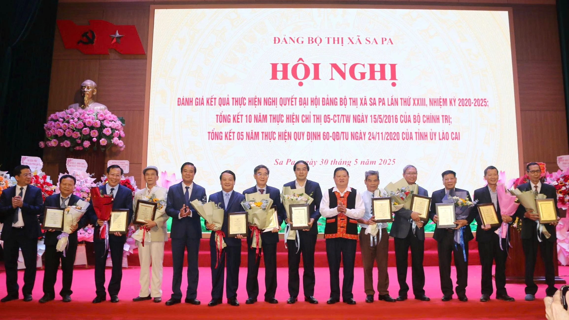 tang-hoa-tri-an-cac-dong-chi-nguyen-lanh-dao-thi-xa-sa-pa-qua-cac-thoi-ky.jpg