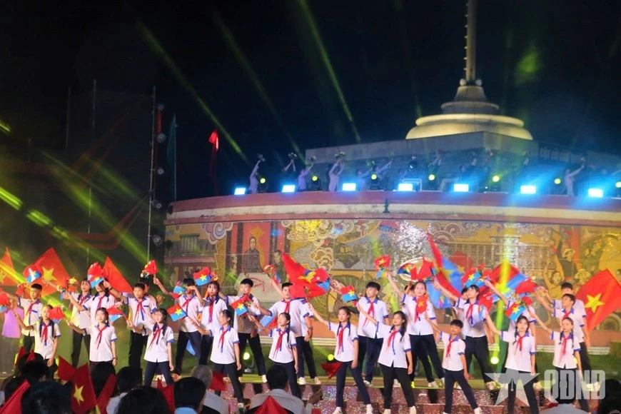 Các tiết mục văn nghệ tại điểm cầu Quảng Trị.