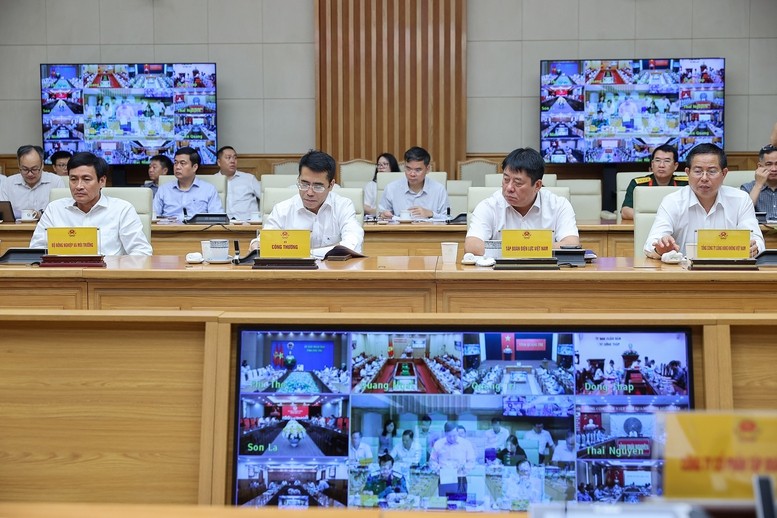 Đại diện các bộ, ngành, địa phương, doanh nghiệp dự hội nghị . Đại diện các bộ, ngành, địa phương, doanh nghiệp dự hội nghị .
