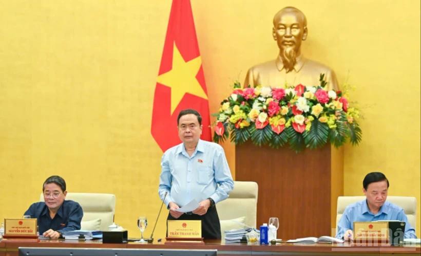 Chủ tịch Quốc hội Trần Thanh Mẫn phát biểu khai mạc phiên họp. Chủ tịch Quốc hội Trần Thanh Mẫn phát biểu khai mạc phiên họp.