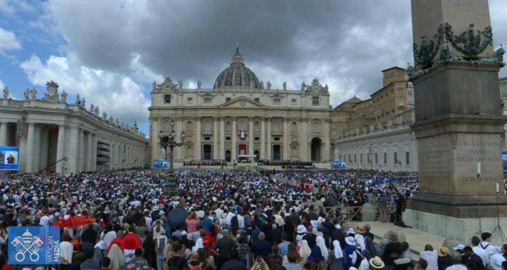 Giáo hoàng Leo XIV cử hành thánh lễ nhậm chức tại Quảng trường Thánh Peter trước 250.000 người.