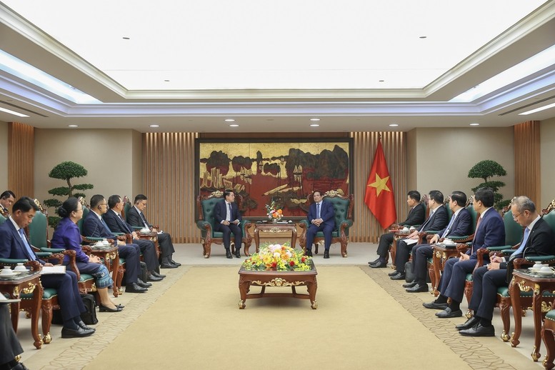 Phó Thủ tướng Lào Saleumxay Kommasith trân trọng cảm ơn và đánh giá cao sự giúp đỡ quý báu, vô tư và trong sáng của Việt Nam dành cho Lào. Phó Thủ tướng Lào Saleumxay Kommasith trân trọng cảm ơn và đánh giá cao sự giúp đỡ quý báu, vô tư và trong sáng của Việt Nam dành cho Lào.