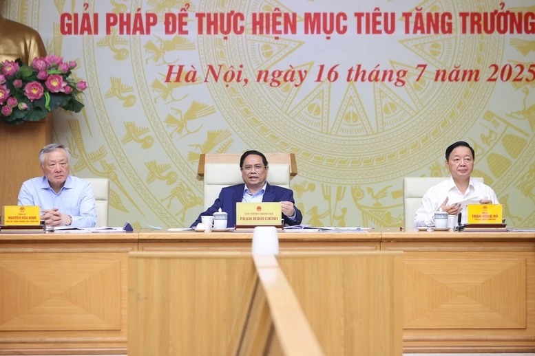 Thủ tướng chỉ rõ 16 nhóm nhiệm vụ, giải pháp trọng tâm cho các bộ, ngành, địa phương, cơ quan, đơn vị để đạt được mục tiêu tăng trưởng 8,3-8,5% năm 2025.