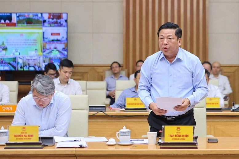 Bộ trưởng Bộ Xây dựng Nguyễn Hồng Minh phát biểu tại hội nghị.