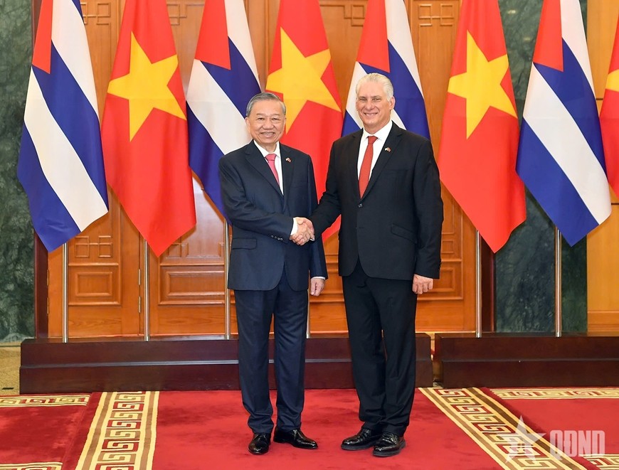 Tổng Bí thư Tô Lâm và Bí thư thứ nhất, Chủ tịch nước Cộng hòa Cuba Miguel Díaz-Canel Bermúdez nhất trí tiếp tục tập trung thúc đẩy hợp tác trong các lĩnh vực có thế mạnh và cùng quan tâm. Tổng Bí thư Tô Lâm và Bí thư thứ nhất, Chủ tịch nước Cộng hòa Cuba Miguel Díaz-Canel Bermúdez nhất trí tiếp tục tập trung thúc đẩy hợp tác trong các lĩnh vực có thế mạnh và cùng quan tâm.