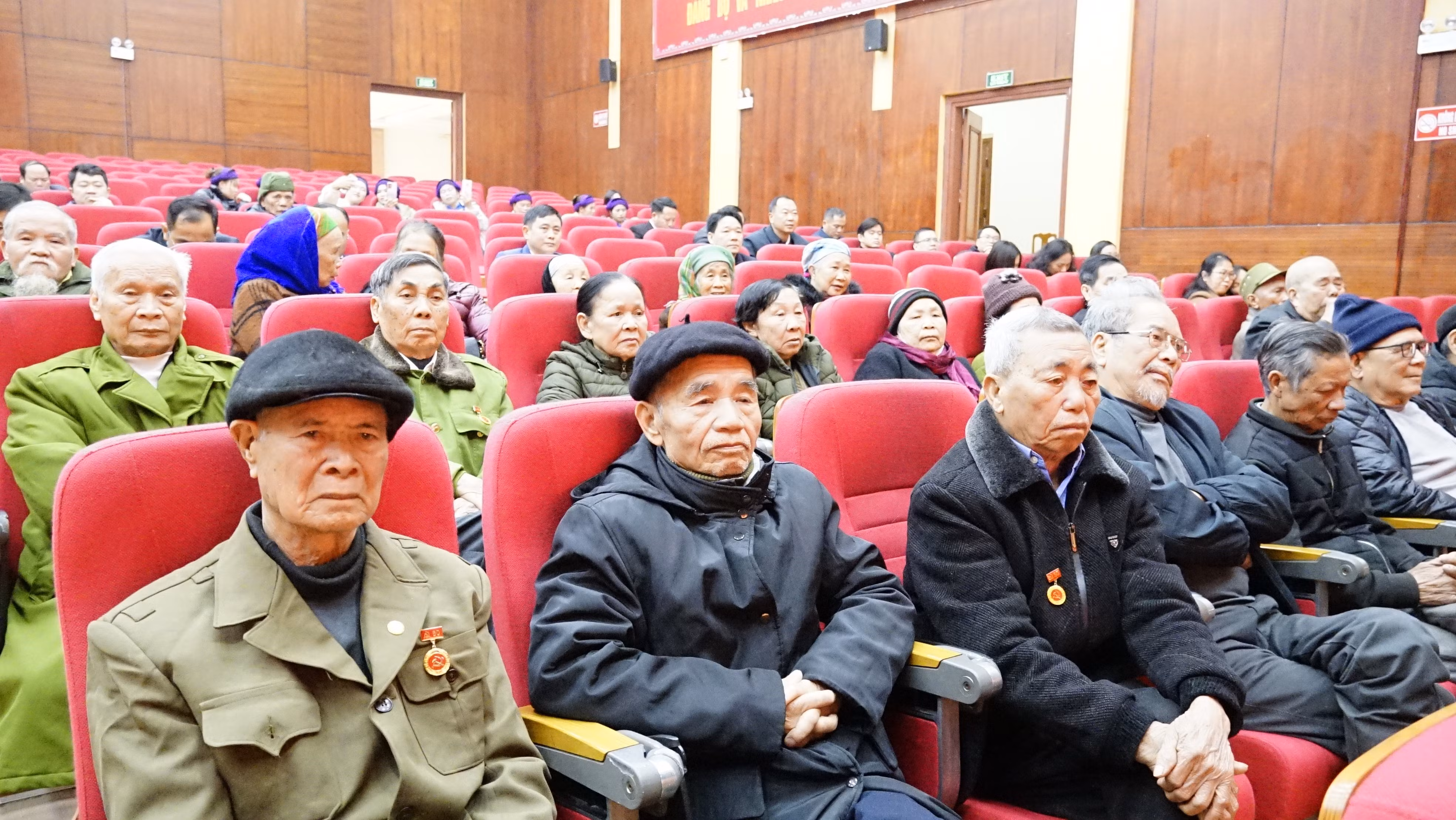 Các đại biểu dự buổi gặp mặt.