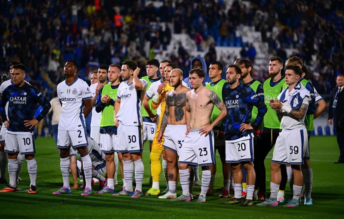 Inter Milan sẽ tập trung cho trận chung kết Cúp C1 châu Âu với PSG sau thất bại tại Serie A 2024/2025. Inter Milan sẽ tập trung cho trận chung kết Cúp C1 châu Âu với PSG sau thất bại tại Serie A 2024/2025.