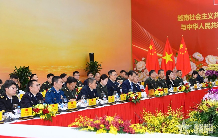 Hai bên tiến hành hội đàm.