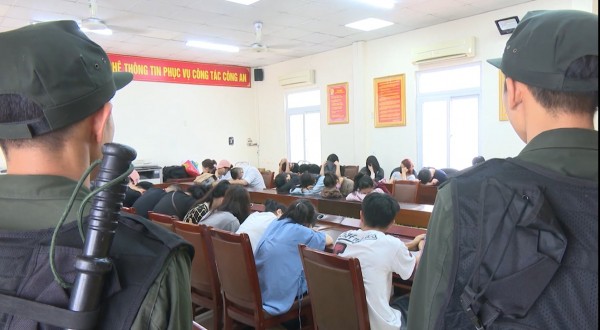 Công an tỉnh Quảng Ninh đã bắt 30 đối tượng có hành vi lừa đảo chiếm đoạt tài sản. Công an tỉnh Quảng Ninh đã bắt 30 đối tượng có hành vi lừa đảo chiếm đoạt tài sản.