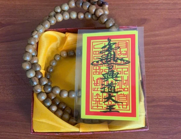 Một vật phẩm các đối tượng dùng để lừa đảo, chiếm đoạt tài sản.