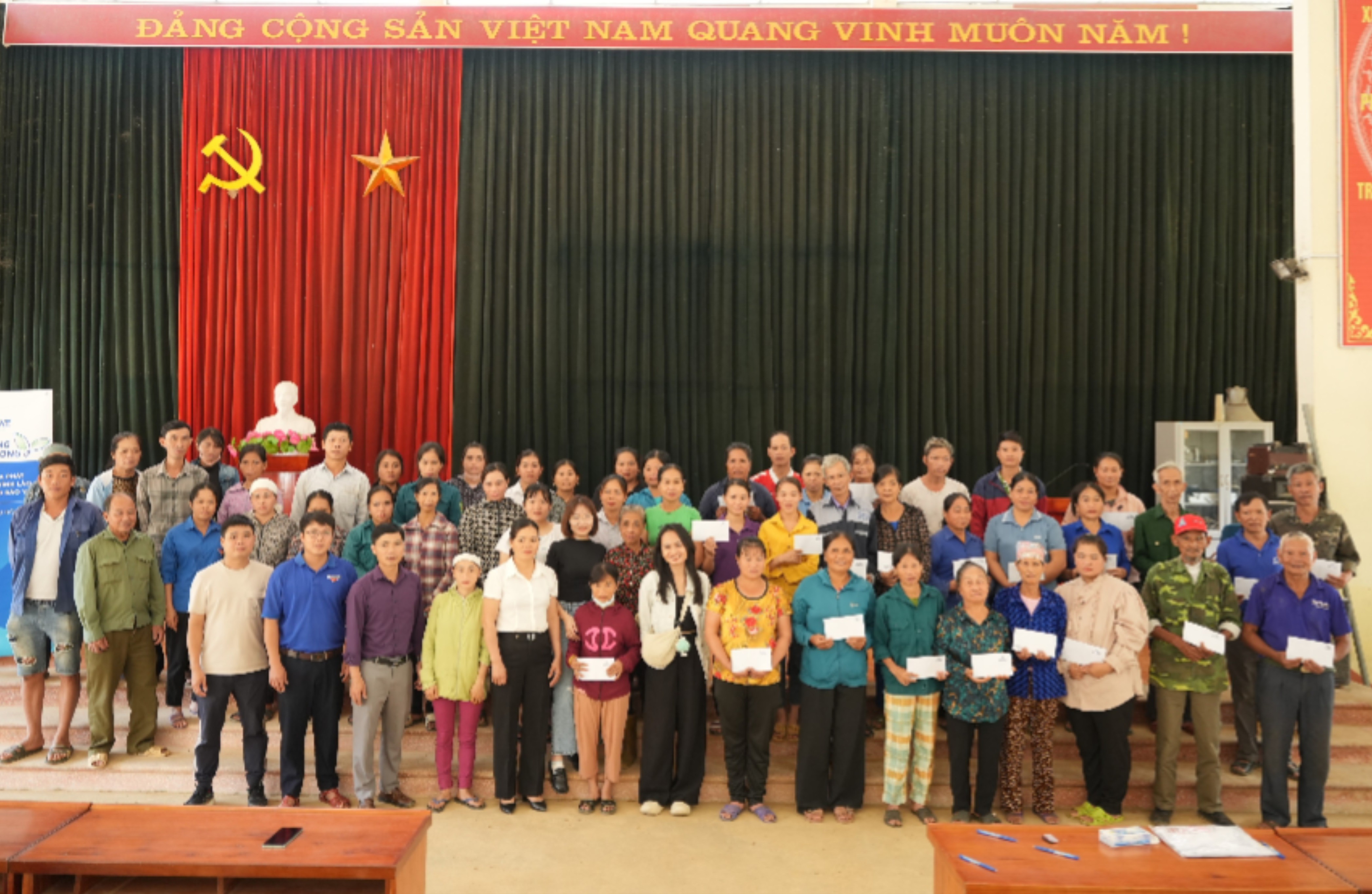 Người dân huyện Bảo Yên nhận hỗ trợ từ chương trình. 5717584d-c5e8-4f66-b09b-a475ac1f0a31-8506-3393-8530-3594.jpeg