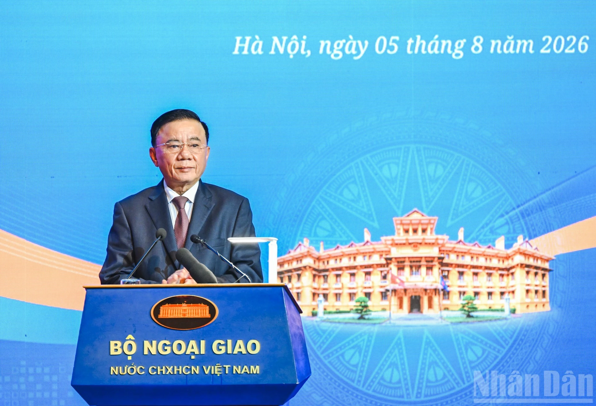 Thường trực Ban Bí thư Trần Cẩm Tú phát biểu chỉ đạo tại phiên họp. Ảnh Báo Nhân dân