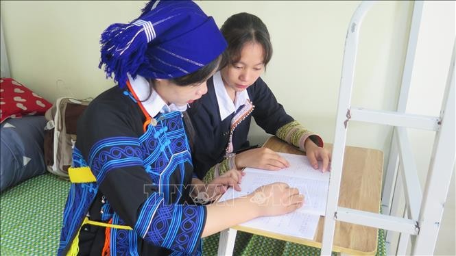 Học sinh Trường THPT Dân tộc nội trú tỉnh Lào Cai miệt mài ôn luyện cho kỳ thi tốt nghiệp. Học sinh Trường THPT Dân tộc nội trú tỉnh Lào Cai miệt mài ôn luyện cho kỳ thi tốt nghiệp.