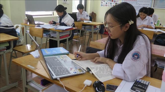 Giờ tự ôn luyện trên lớp của học sinh Trường THPT Dân tộc nội trú tỉnh Lào Cai. Giờ tự ôn luyện trên lớp của học sinh Trường THPT Dân tộc nội trú tỉnh Lào Cai.