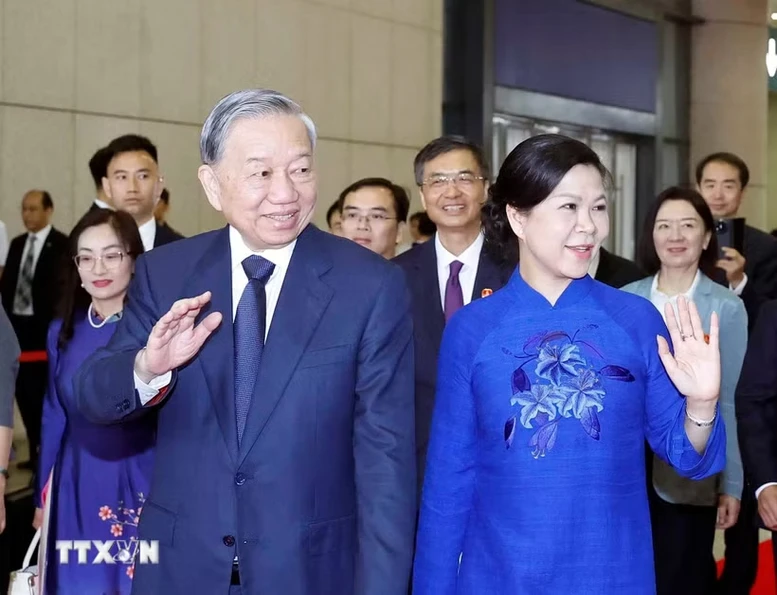 Tổng Bí thư, Chủ tịch nước Tô Lâm cùng Phu nhân tại ga Nam Ninh Đông, thành phố Nam Ninh.