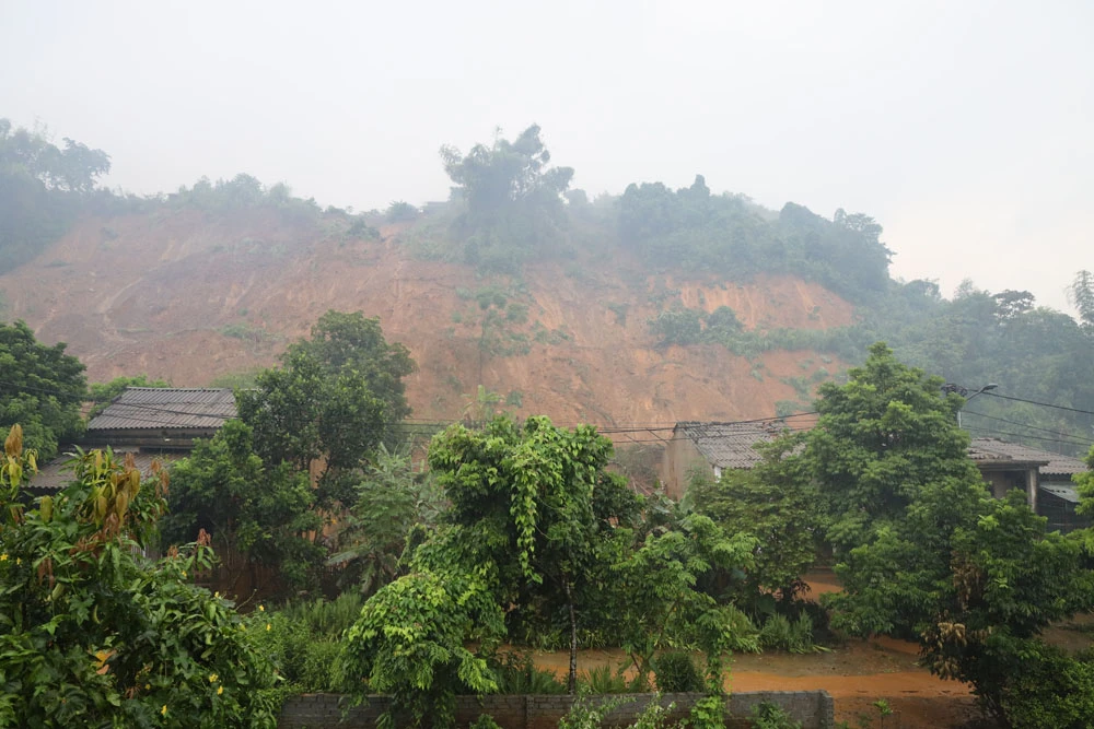 Hiện trường vụ sạt lở đất tại thôn Làng Dạ 2.