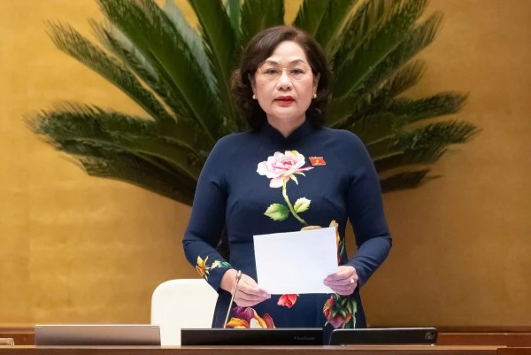 Phó Chủ tịch Quốc hội Nguyễn Thị Hồng điều hành phiên họp.