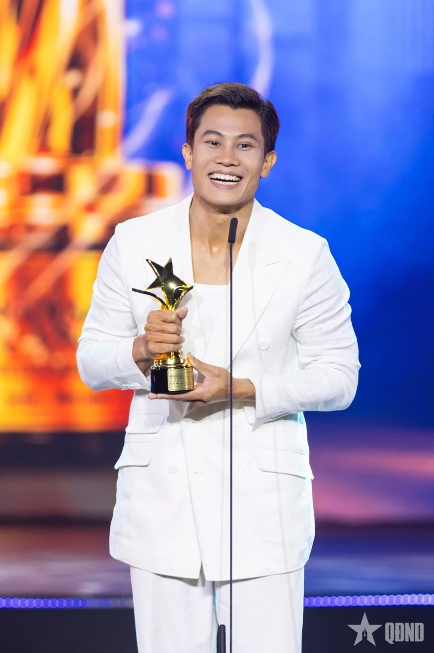 Diễn viên Phương Nam được trao "Nam diễn viên phụ xuất sắc nhất" với vai diễn ấn tượng trong "Mưa đỏ".
