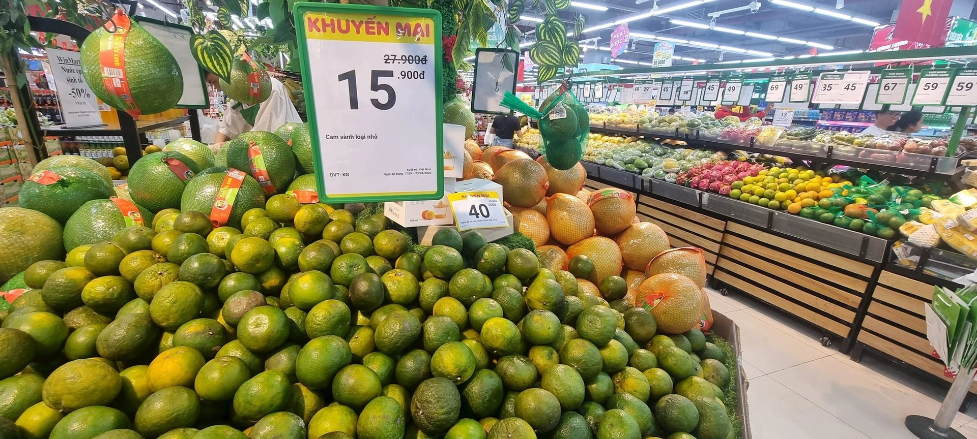 Nông sản hữu cơ được bày bán trong hệ thống siêu thị Winmart.